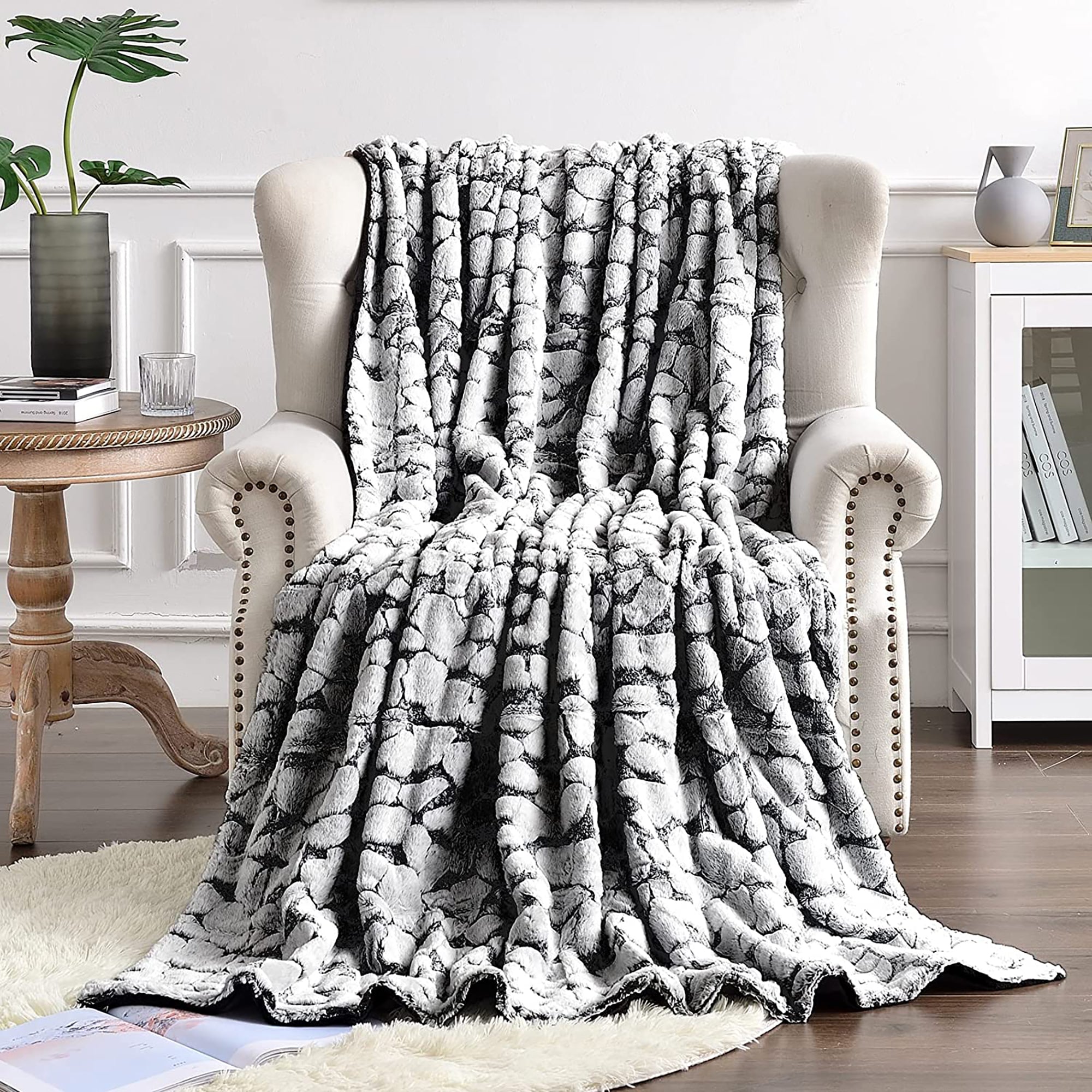 Rabbit Faux Fur Fleece Throw Blanket - Stone Pattern