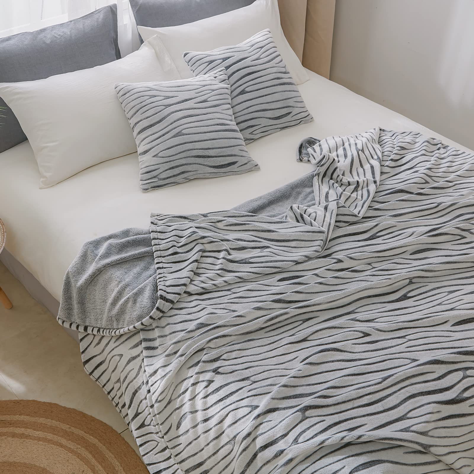 Flannel Fleece Throw Blanket -Zebra Print